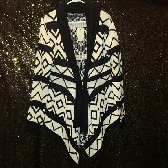 LOWEST PRICE-Aztec cardigan- ONLY 2 LEFT - Picture 2 of 2