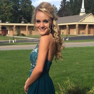 Meet your Posher, Ally