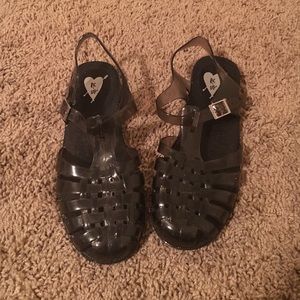 Black jelly sandals