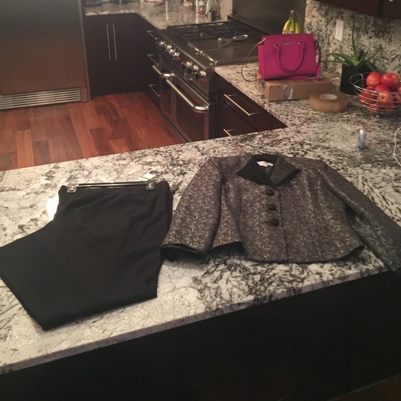 Le suit petite set