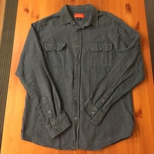 Men's lightweight flannel material shirt.