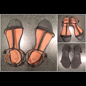 Classic T-strap Sandals