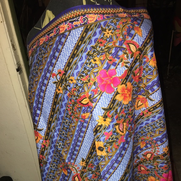 NWT infinity flowered wrap - Picture 2 of 4