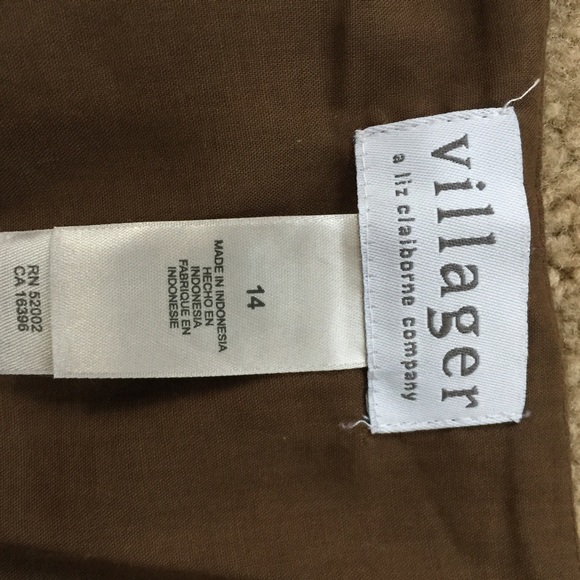 Cute Brown Skirt with Embroidered Detail - Picture 3 of 3