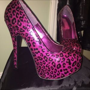 SALE! Bordello Teeze Glitter Leopard Pump sz 9