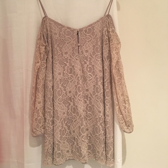 Lace tunic with mid sleeves