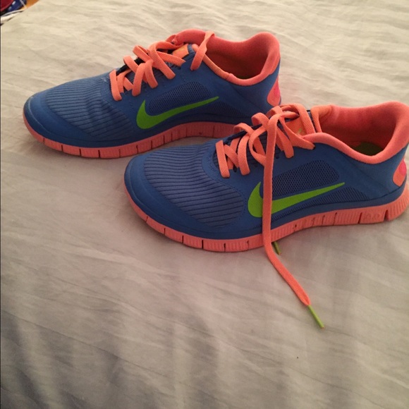 Nike colored sneakers size 5.5