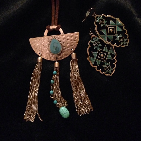 NWOT Gold and turquoise costume jewelry set.