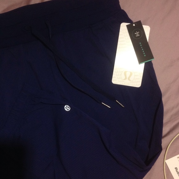 LULULEMON Dance Studio Crop II Unlined. - Picture 4 of 4