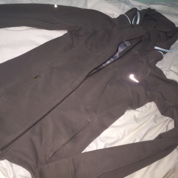 SOLD 🚫 Nike dry fit hoodie jacket