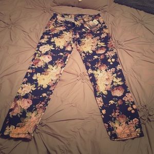Hart Size 29 Floral Leggings. NEVER WORN W/TAGS