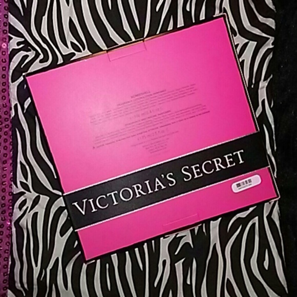 💥FLASH SALE 💋VS Bombshell gift spray & lotion - Picture 3 of 4