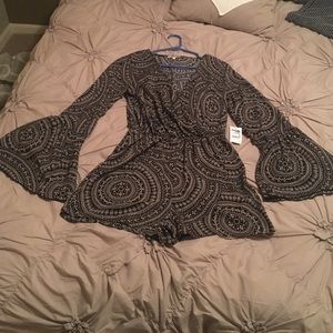 Size M Flared-Sleeve Romper -NEW NEVER WORN W/TAGS