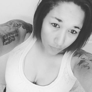 Meet your Posher, Dèna