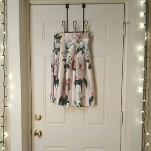 Gorgeous Silky Floral Midi Skirt. Size Medium.