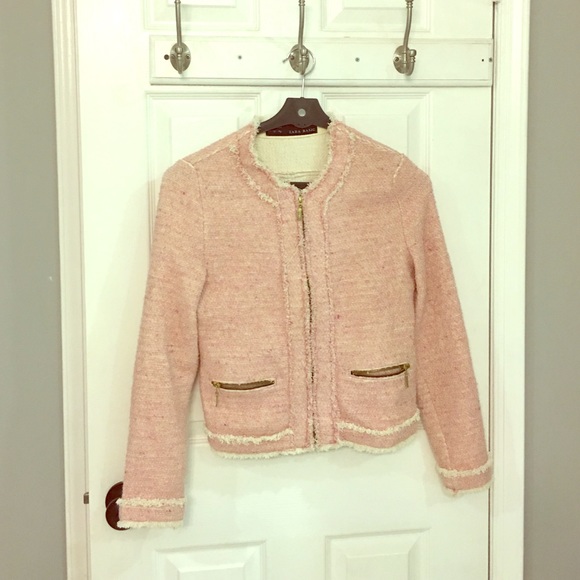 Chic and feminine tweed coat