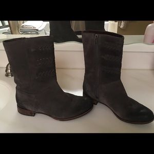 Ugg size 8 Cailyn CharcoalBark suede boots