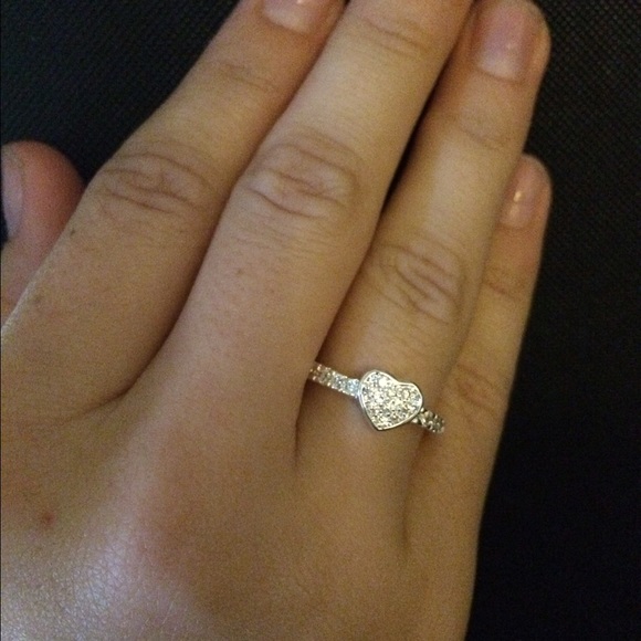 NWT Petite Pave Heart Ring 7 - Picture 2 of 4