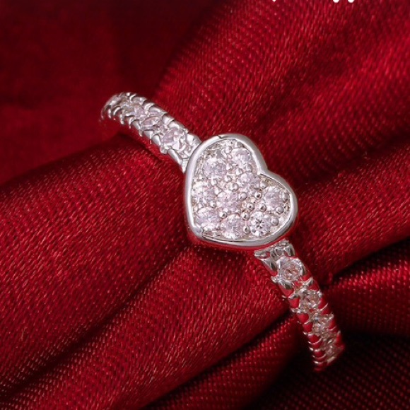 NWT Petite Pave Heart Ring 7 - Picture 4 of 4