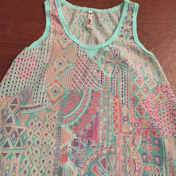 Tank top in a soft mint print. Size Small