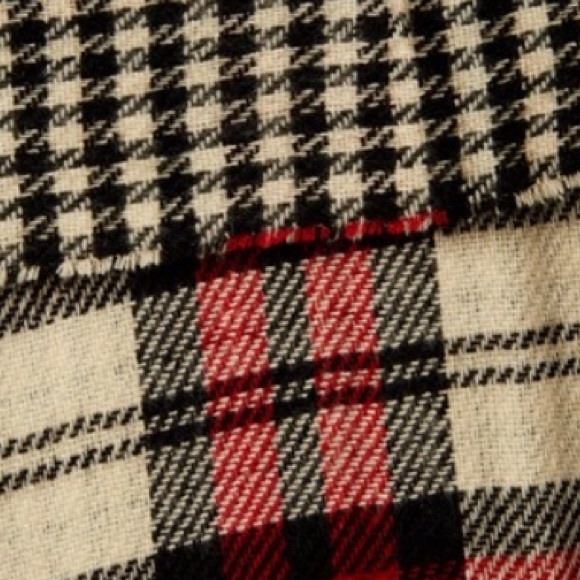 NWT Steve Madden Plaid Blanket Scarf - Picture 2 of 3