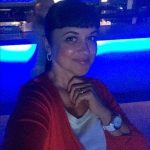 Meet your Posher, Larisa