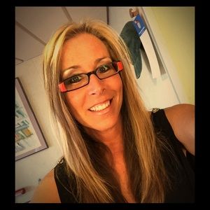 Meet your Posher Carla...Hi!😘