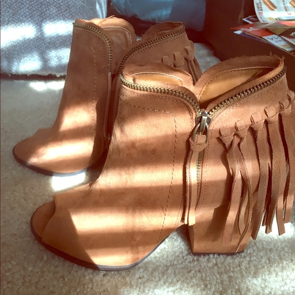 Fringe chunky heels