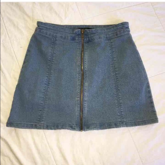 Zip up denim skirt