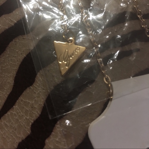 Lovely triangle drop necklace💞
