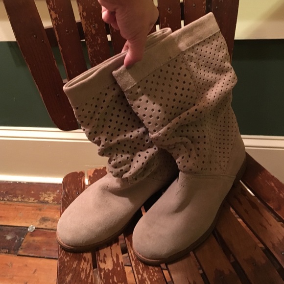 NWOT TOMS Serra Oxford Boots (Tan Suede)