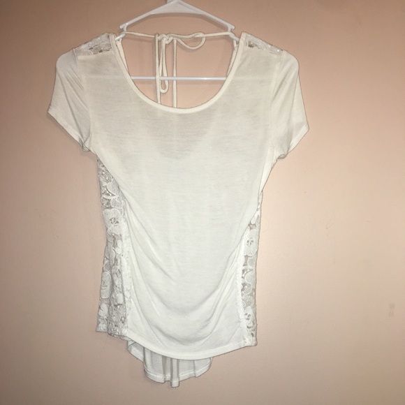 Delia*s t-shirt with lace