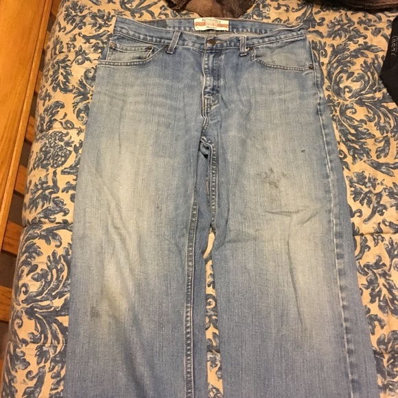 LEVI straight jeans. 33x32