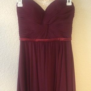 Adorable floor length sweetheart cut dress.