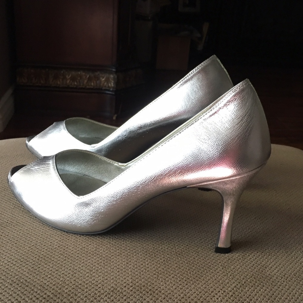 Donna Bobos Silver Pumps