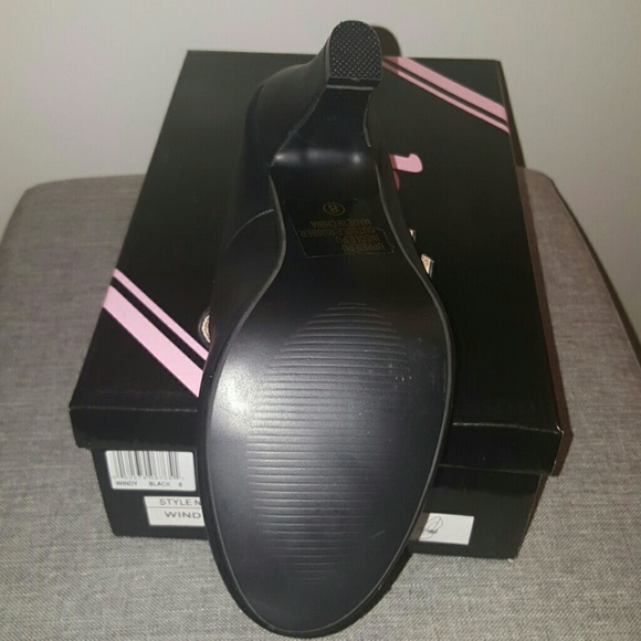 Black Mary Janes - Picture 2 of 4