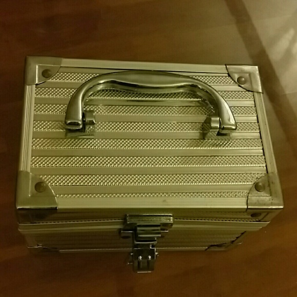 A jewlery metal box with mirror  in sid.