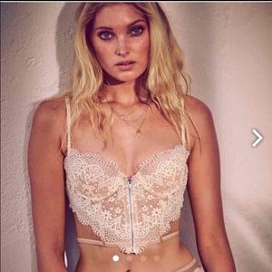 ❌SOLD❌ VS Coconut Lace Longline Demi Bralette