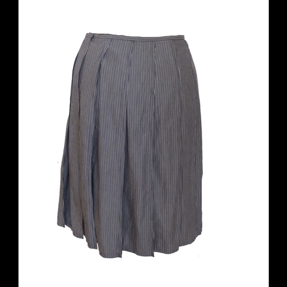 🗣LAST CHANCE🗣 Size 8 Express Pleated Skirt - Picture 2 of 2