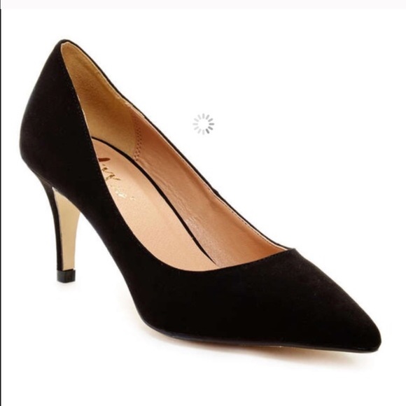 Suedepointy toe pumps