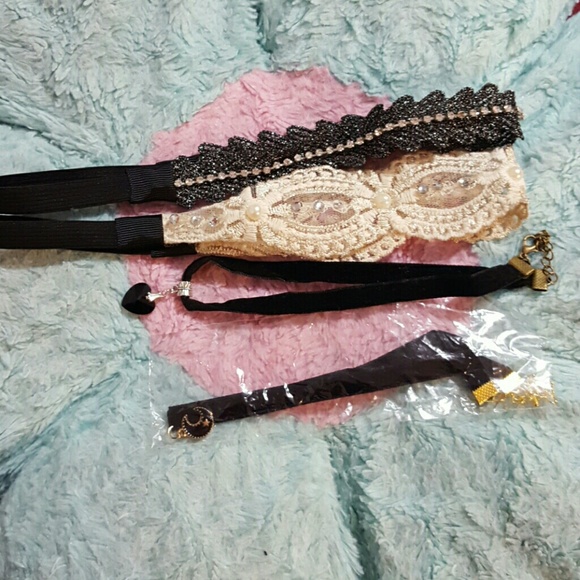 BUNDLE  OF 2 SHOKERS AND 2 BANDS HAIR NWOT 🔥🔥🔥
