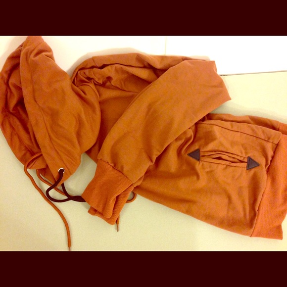 Tops - Red brown hoodie