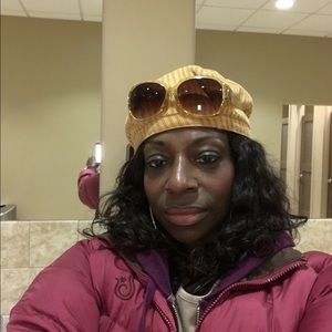 Meet your Posher, Beverly