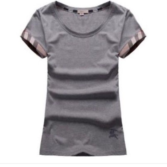 ⚡️SURPRISE GIVEAWAY⚡️Burberry T-Shirt - Picture 1 of 2