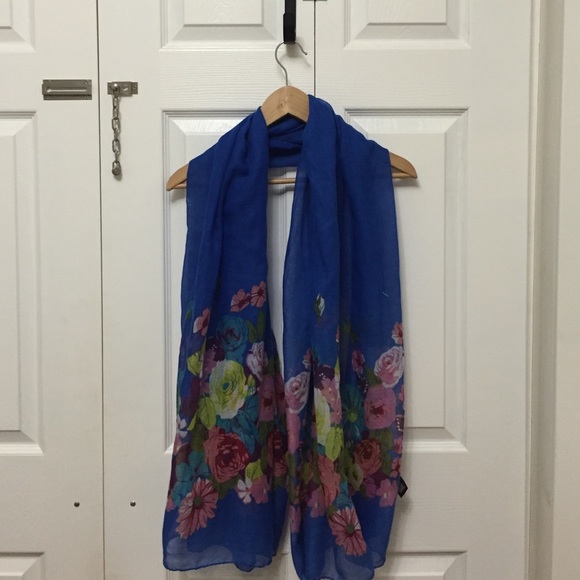 Blue scarf