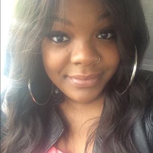 Meet your Posher, Leora