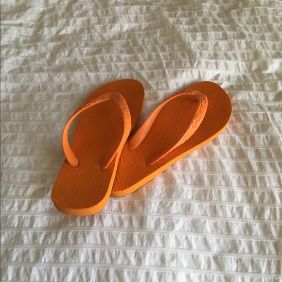 Hollister flip flops