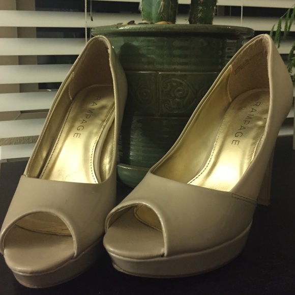 Nude Heels✨