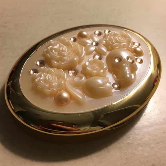 Tarina Tarantino "Sparklicity Gold Palette."