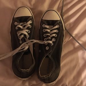 Women's black converse !